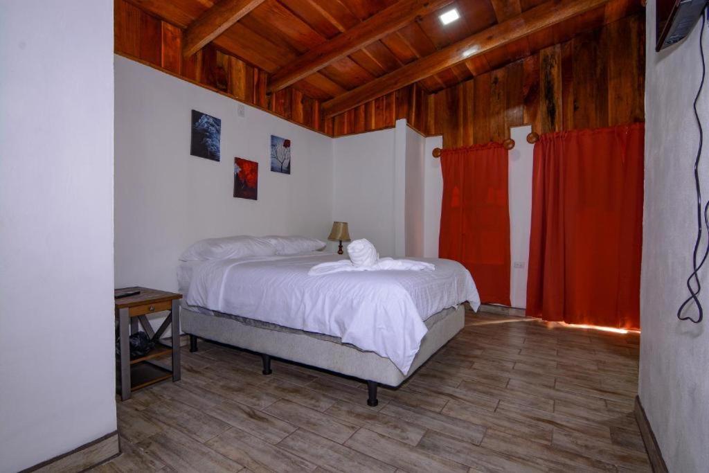 Cabanas Roca Verde Monteverde エクステリア 写真
