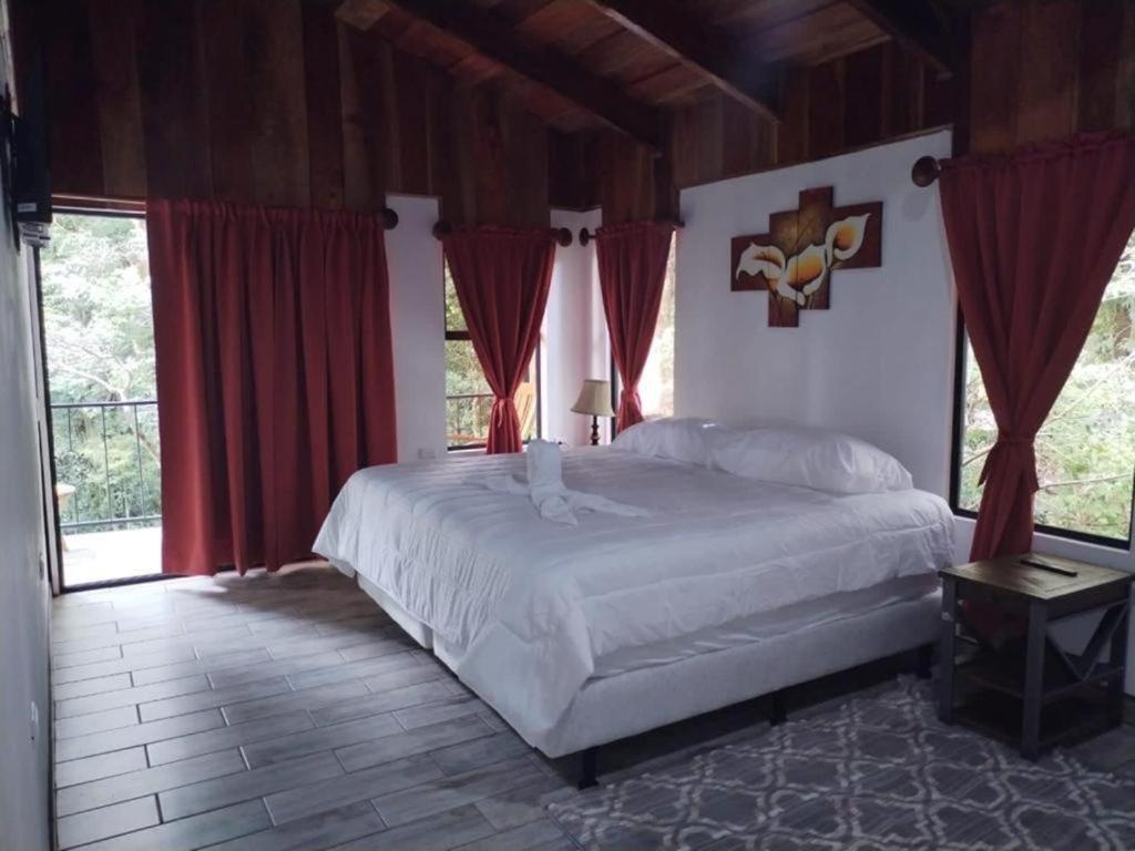 Cabanas Roca Verde Monteverde エクステリア 写真